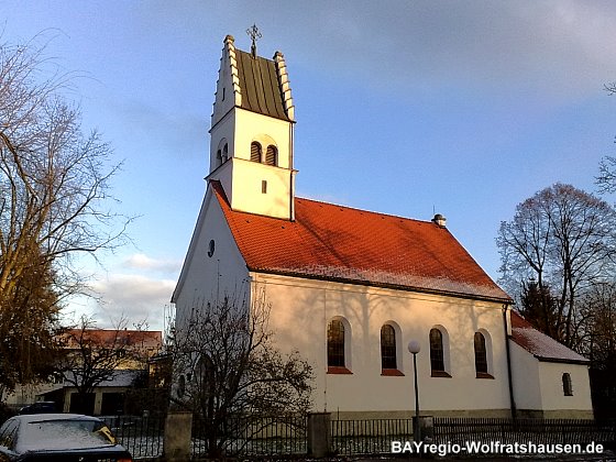 Kirche im winterlichen Wolfratshausen